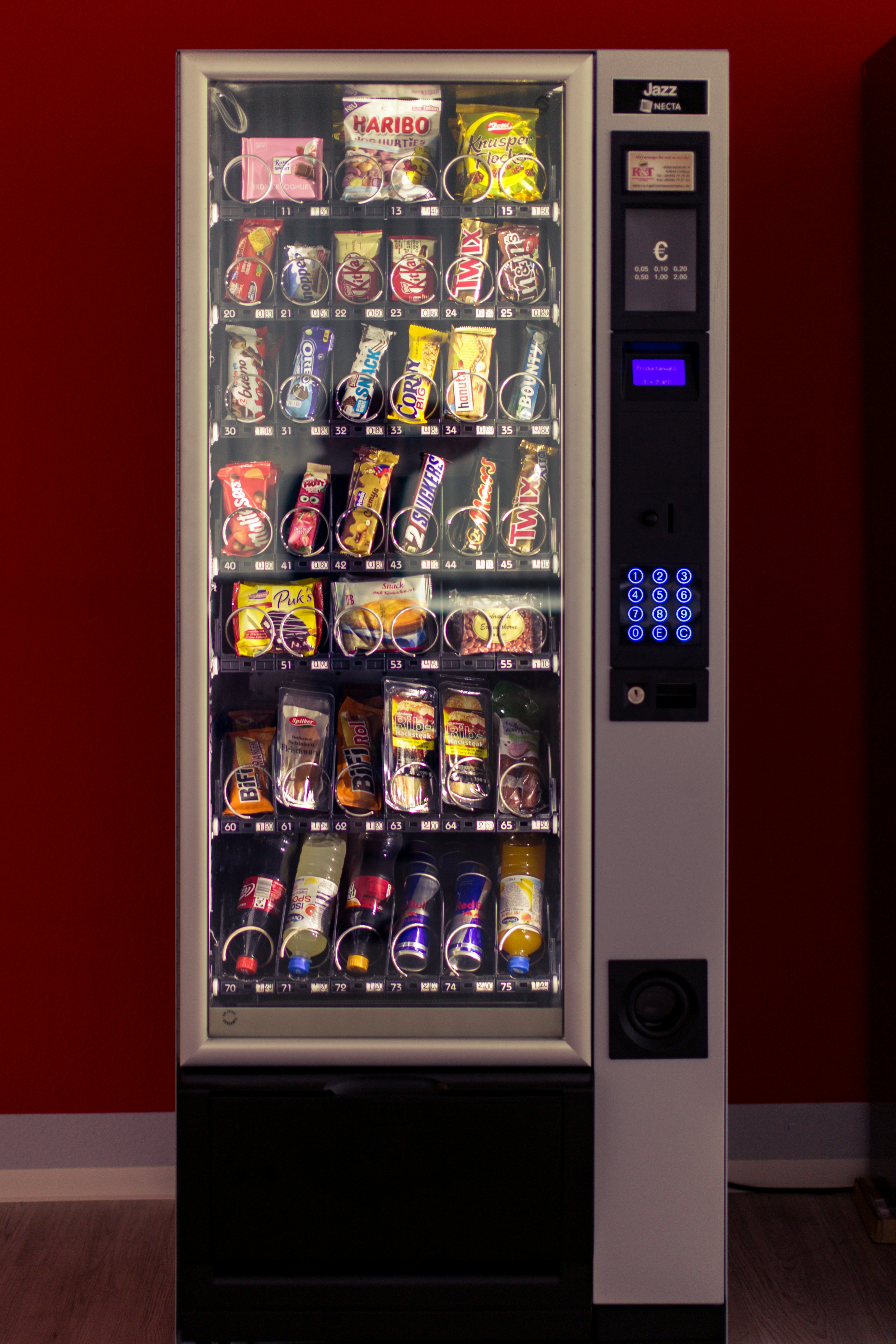 Vending machine in retail